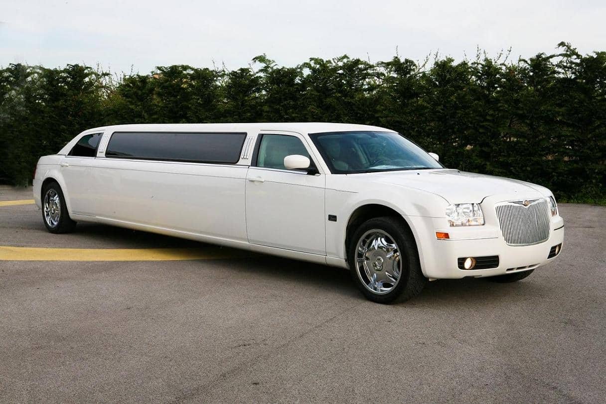 Limo Vs. Taxi – Which Offers More Value For Your Money?